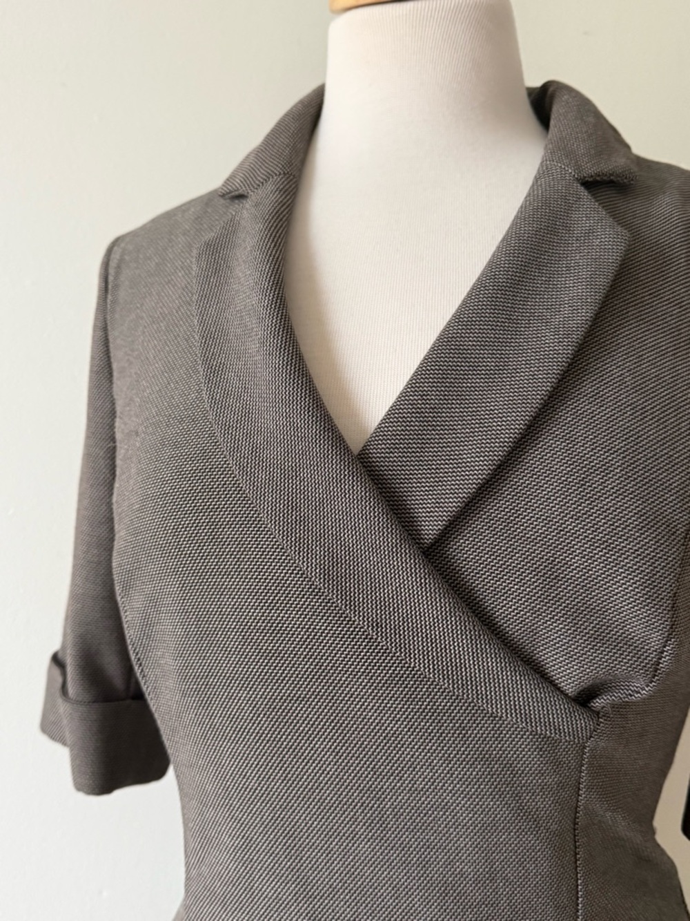 Vintage Le Château Structured Wrap Style Dress Brown Career Minimalist Midi Y2K - Picture 2 of 12